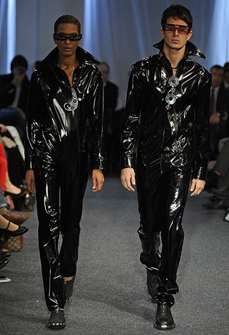 Illustration for article titled Space age fashion comeback crashes and burns